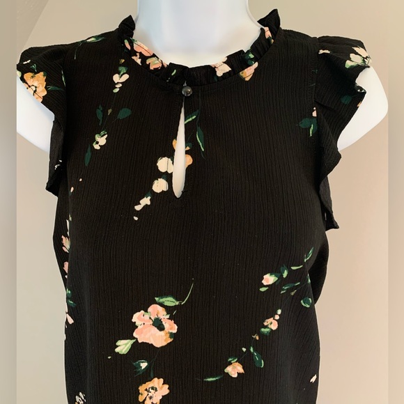 LC Lauren Conrad Tops - Lauren Conrad Sleeveless Blouse